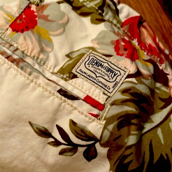 Men’s Ralph Lauren Flowered Short Pants - Picture 3 of 5